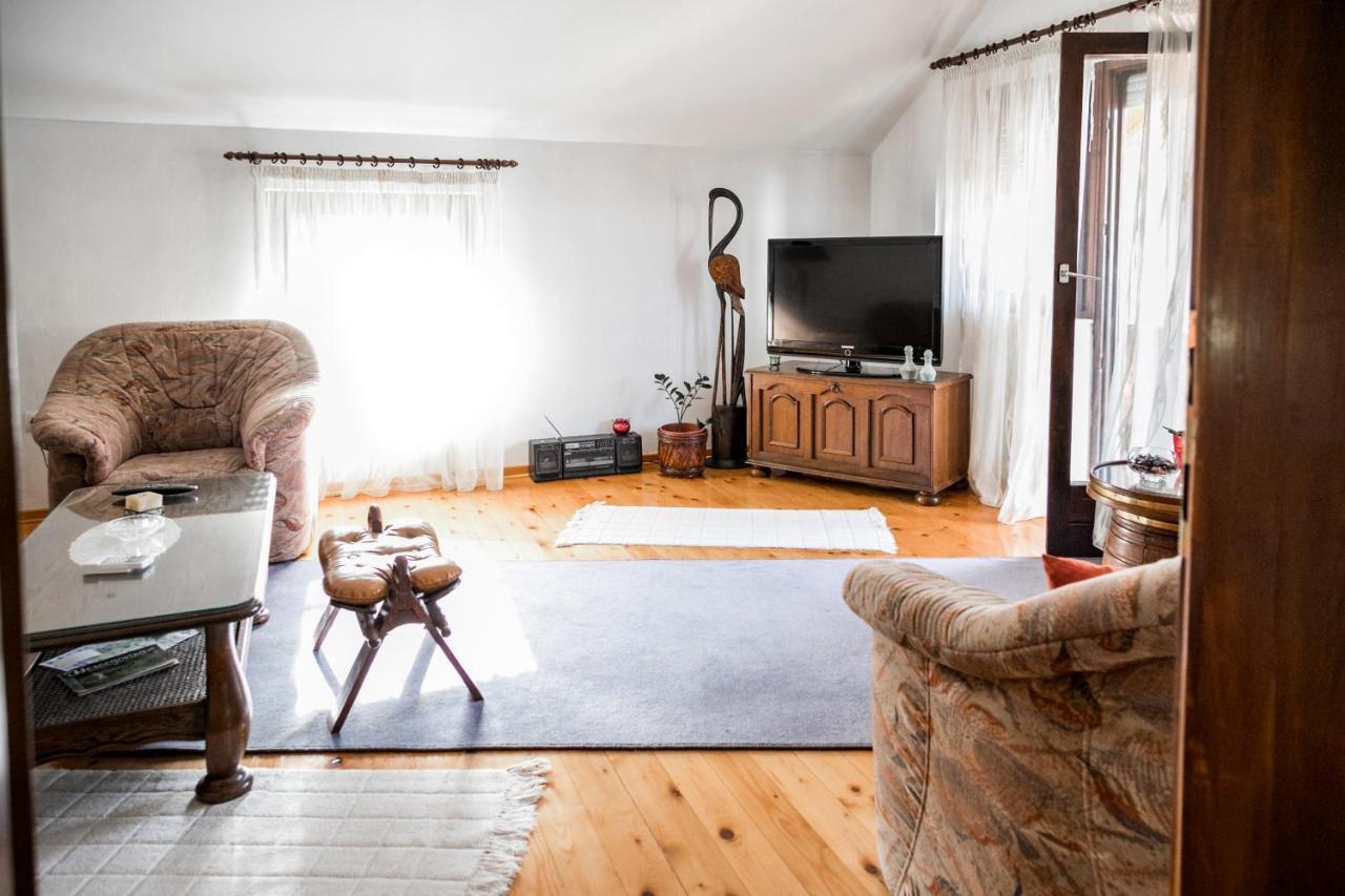 מוסטר Apartment Ikar מראה חיצוני תמונה